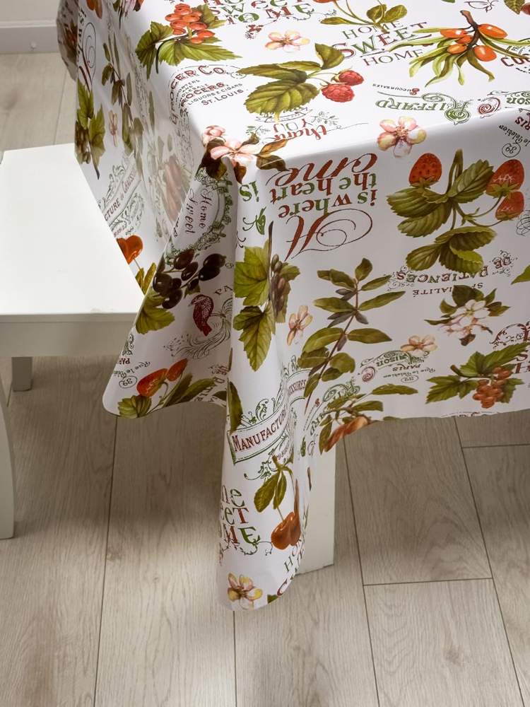 Клеенка ПВХ Miror Ягоды 140см нетканая основа Dasch M8657A/14521