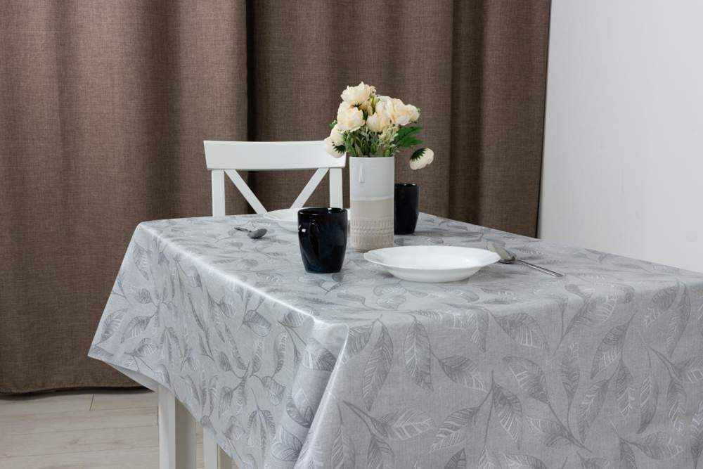 Клеенка ПВХ Camelia Листья серебро 140см нетканая основа Borsa 304/8 /12912