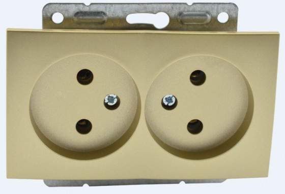 Розетка Mono  500-002205-121  Титан  2-ой  б/з с/п 10А  L/D