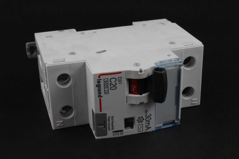 Дифавтомат  Legrand  DX3  1П+Н  C20A  30МА-АС  411003